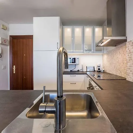 Acogedor, Terraza, Piscina Y Mar Бенальмадена